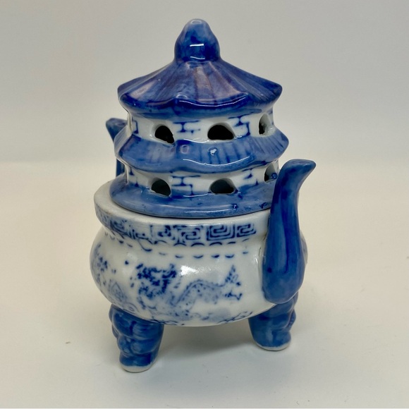 Porcelain pagoda censer - Picture 2 of 14